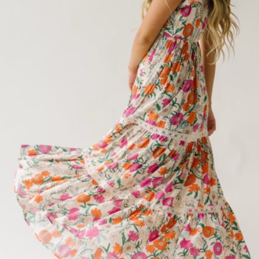 Floral V-Neck Maxi Dress - Picture 5 of 8